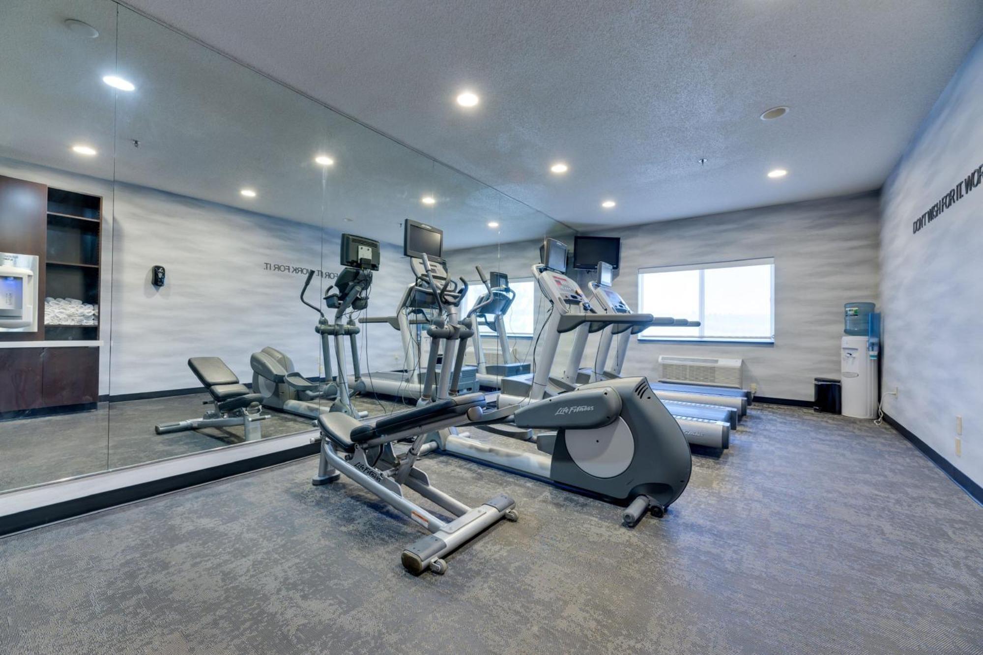 Fairfield Inn & Suites By Marriott ספירפיש מראה חיצוני תמונה